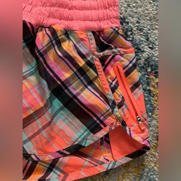 Lululemon Tracker Shorts Rad Plaid 6 - Picture 2 of 6
